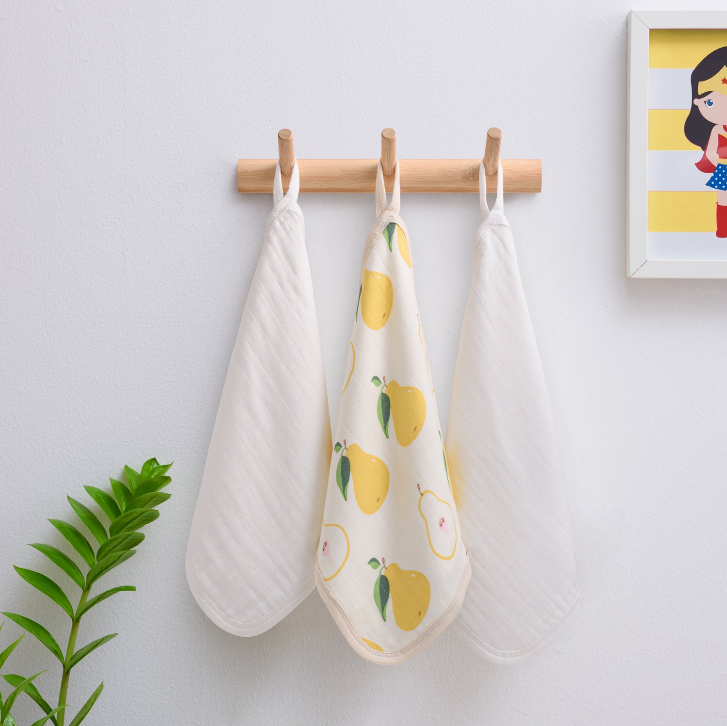Anvi Baby - burp cloth pear-fect hanging