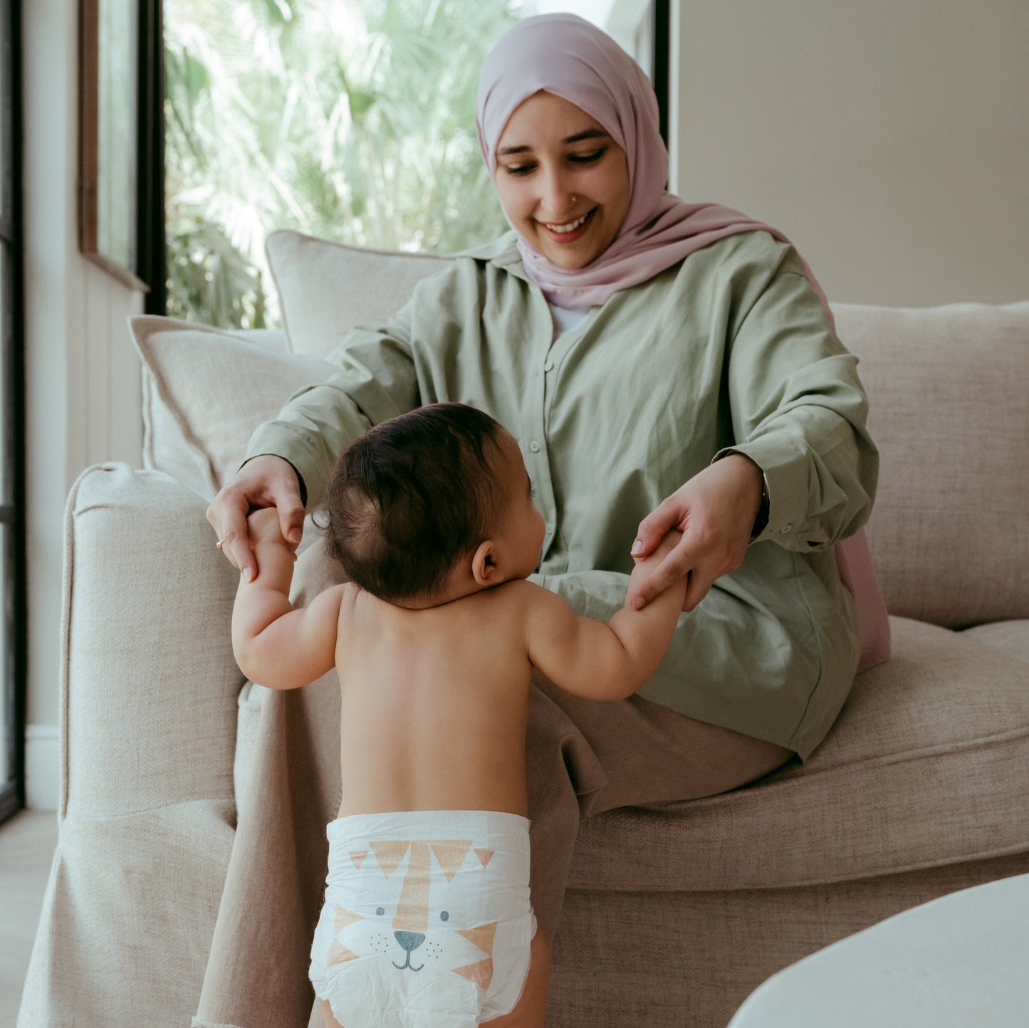 Kit & Kin nappy size 4 - standing child with mama - diaper