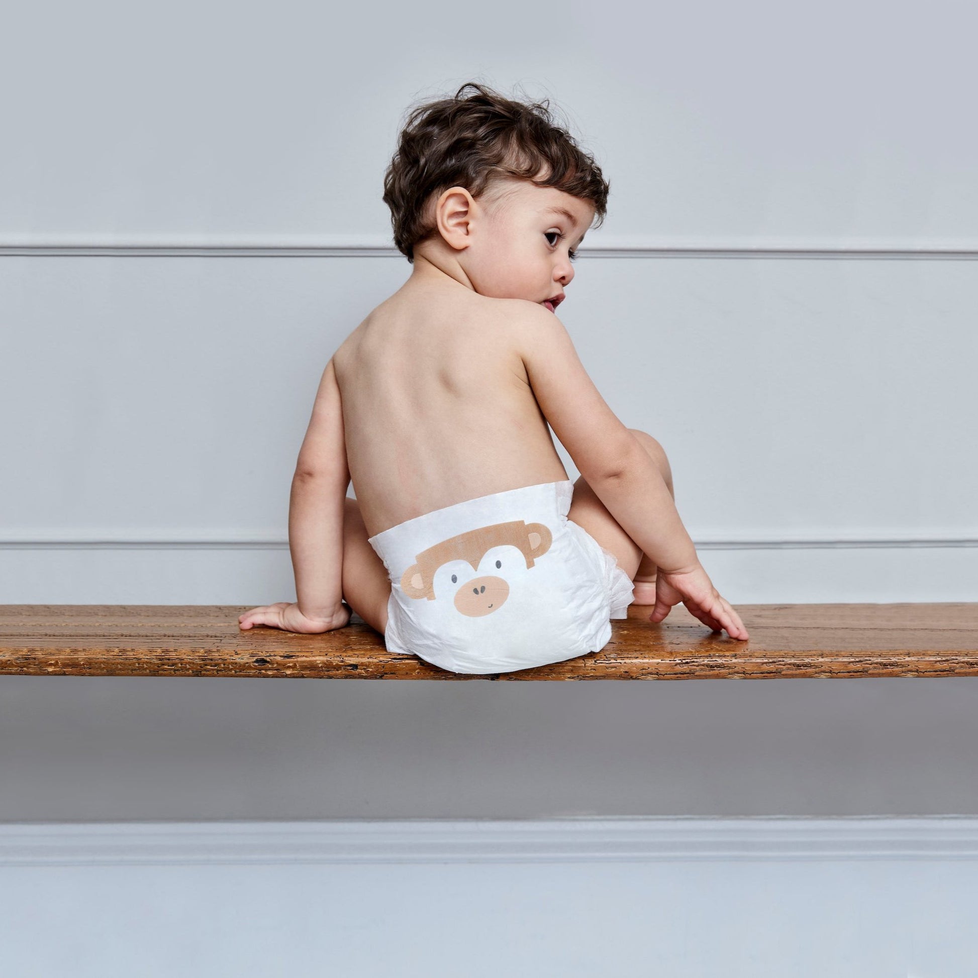 Kit & Kin - nappy size 5 - boy sitting - baby nappy