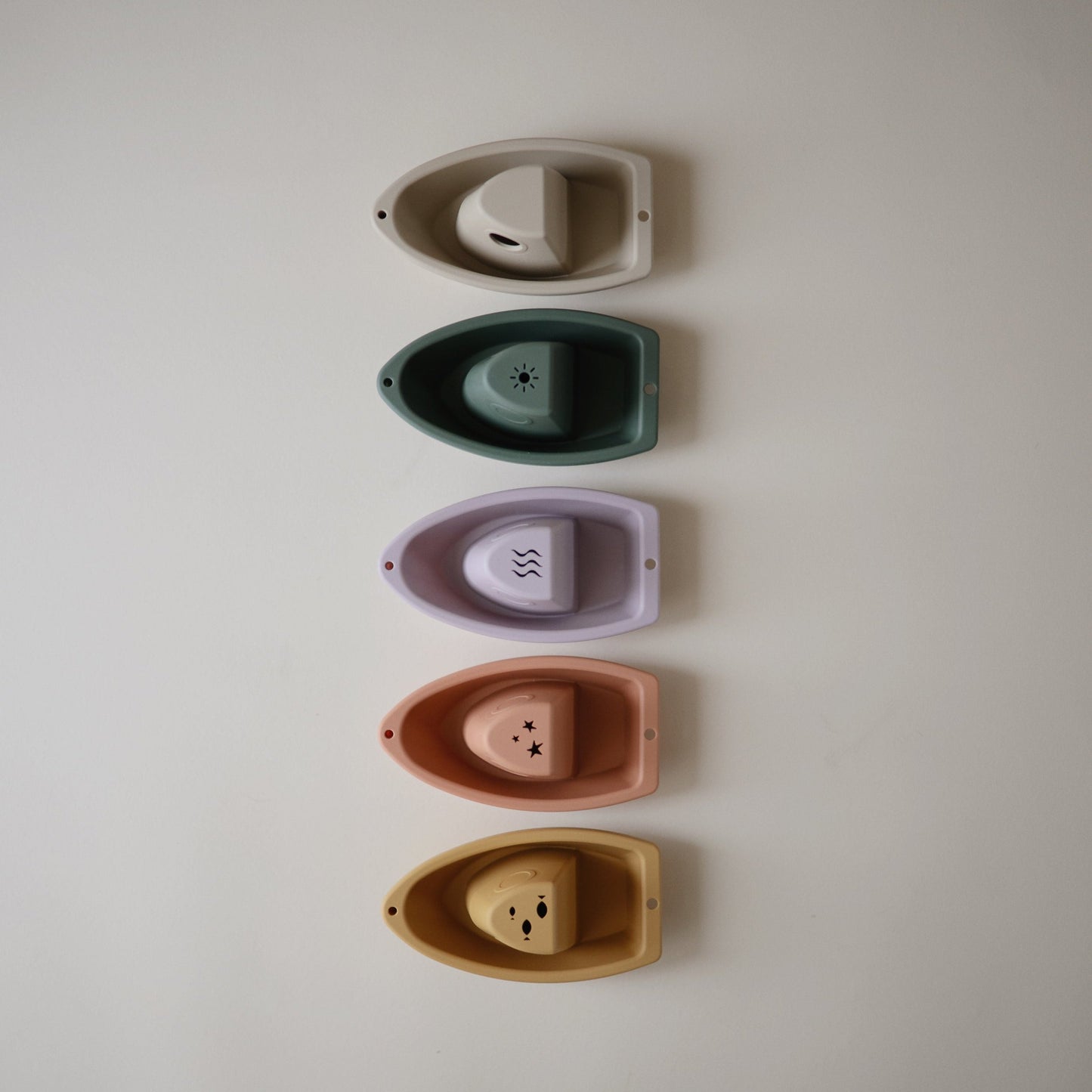 Mushie - Bath Boats - Rustic - line up