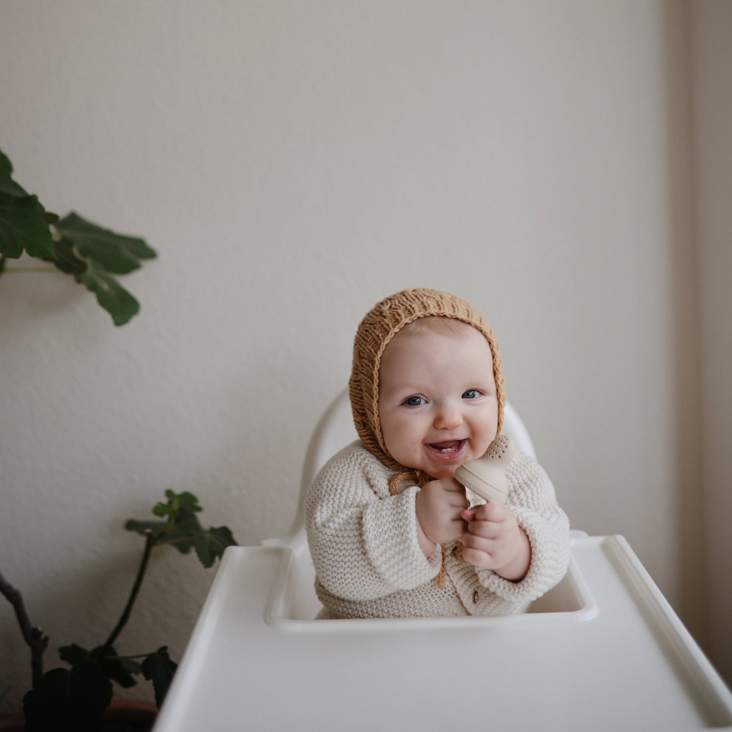 Mushie - Silicone Food Feeder - Shifting Sand - cute baby