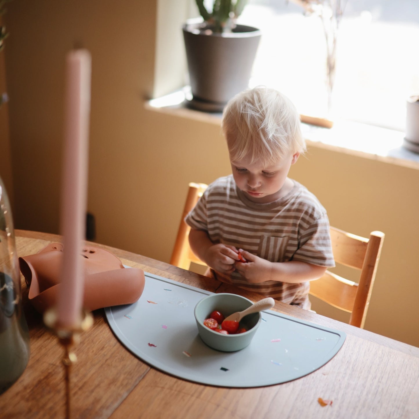 Mushie - Silicone Placemat - Retro Cars boy