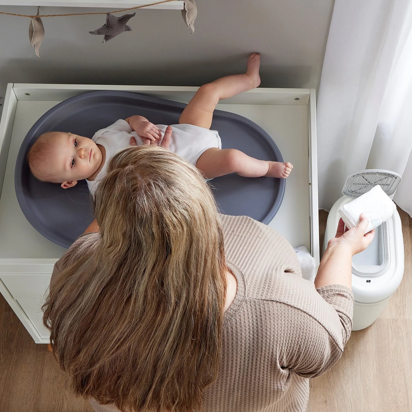 Shnuggle - Eco-touch Nappy Bin - changing mat - air tight nappy bin