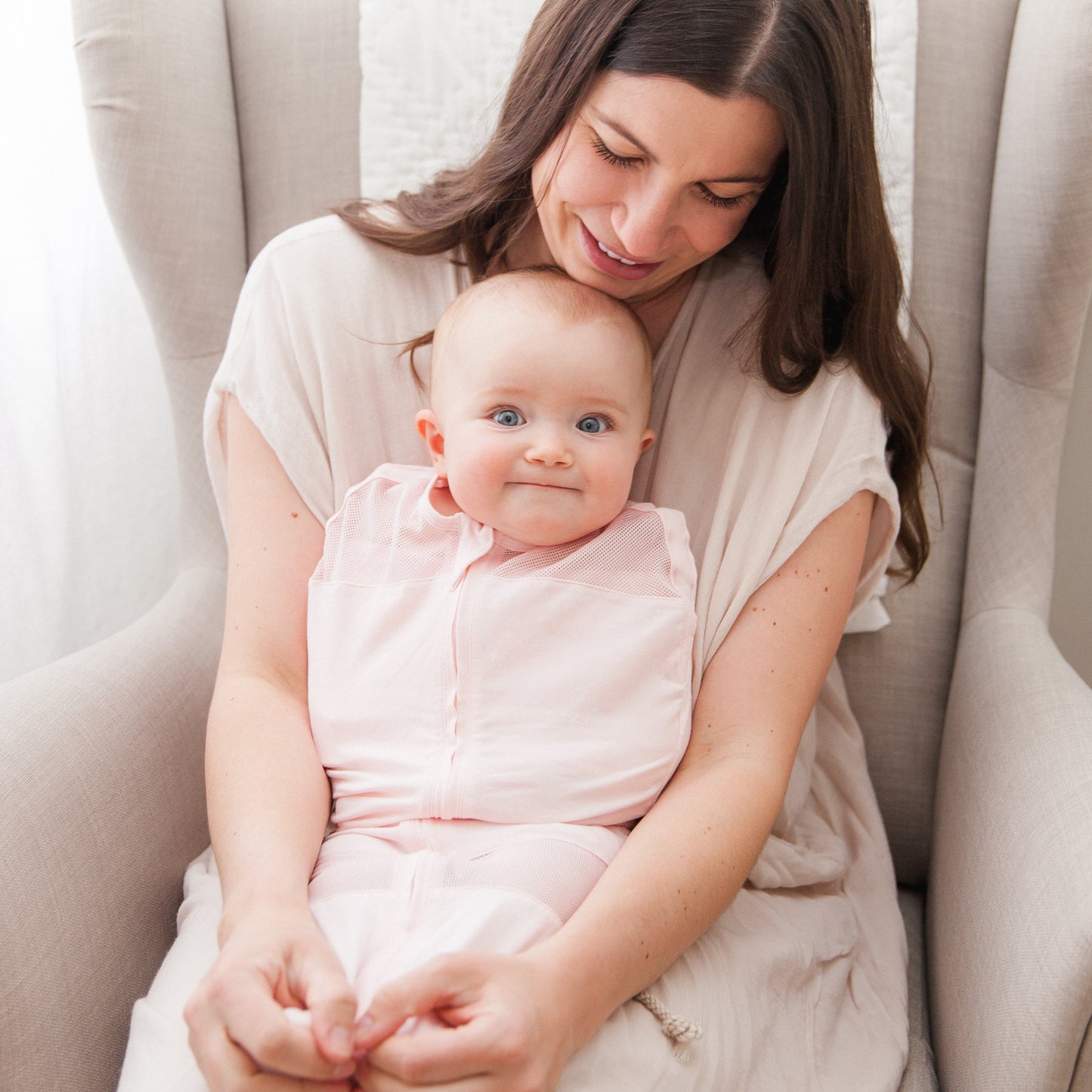 Happiest Baby - Sleepea - Pink Stars - baby with mama