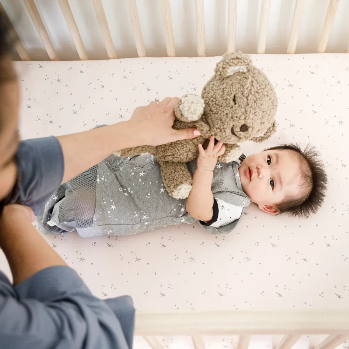 Happiest Baby SNOObear - Coco Woolly - baby holding
