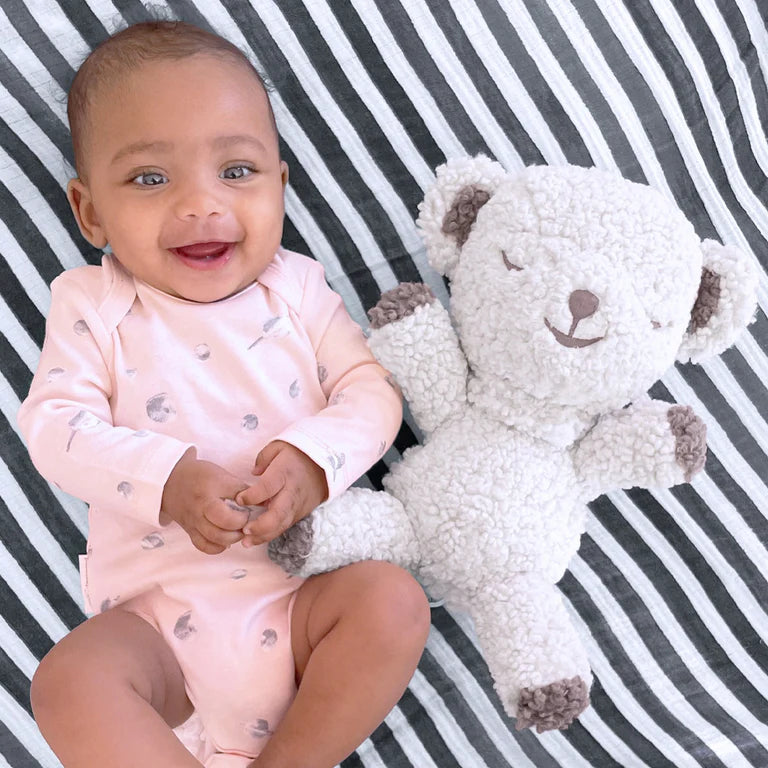 Happiest Baby SNOObear - 
 Cream Woolly - baby laughing